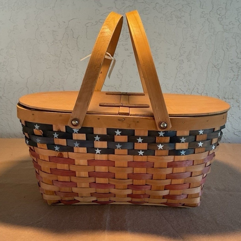 2002 Collector Club Flag Basket Woven Wood
